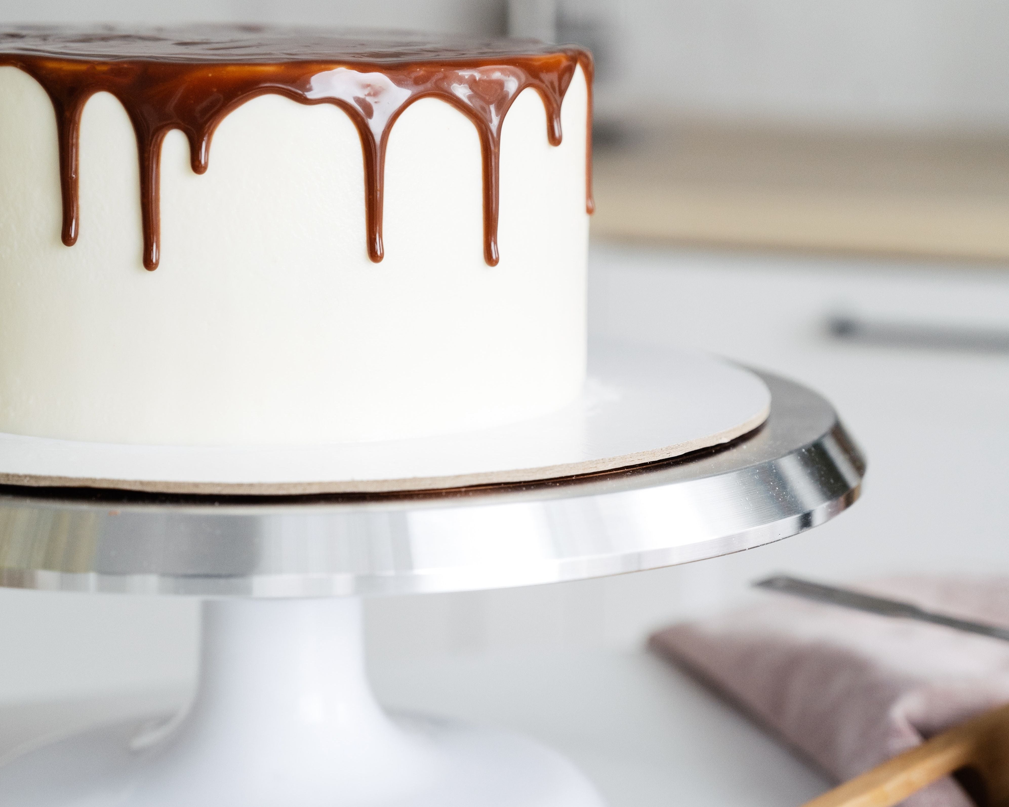 Round cake with fondant