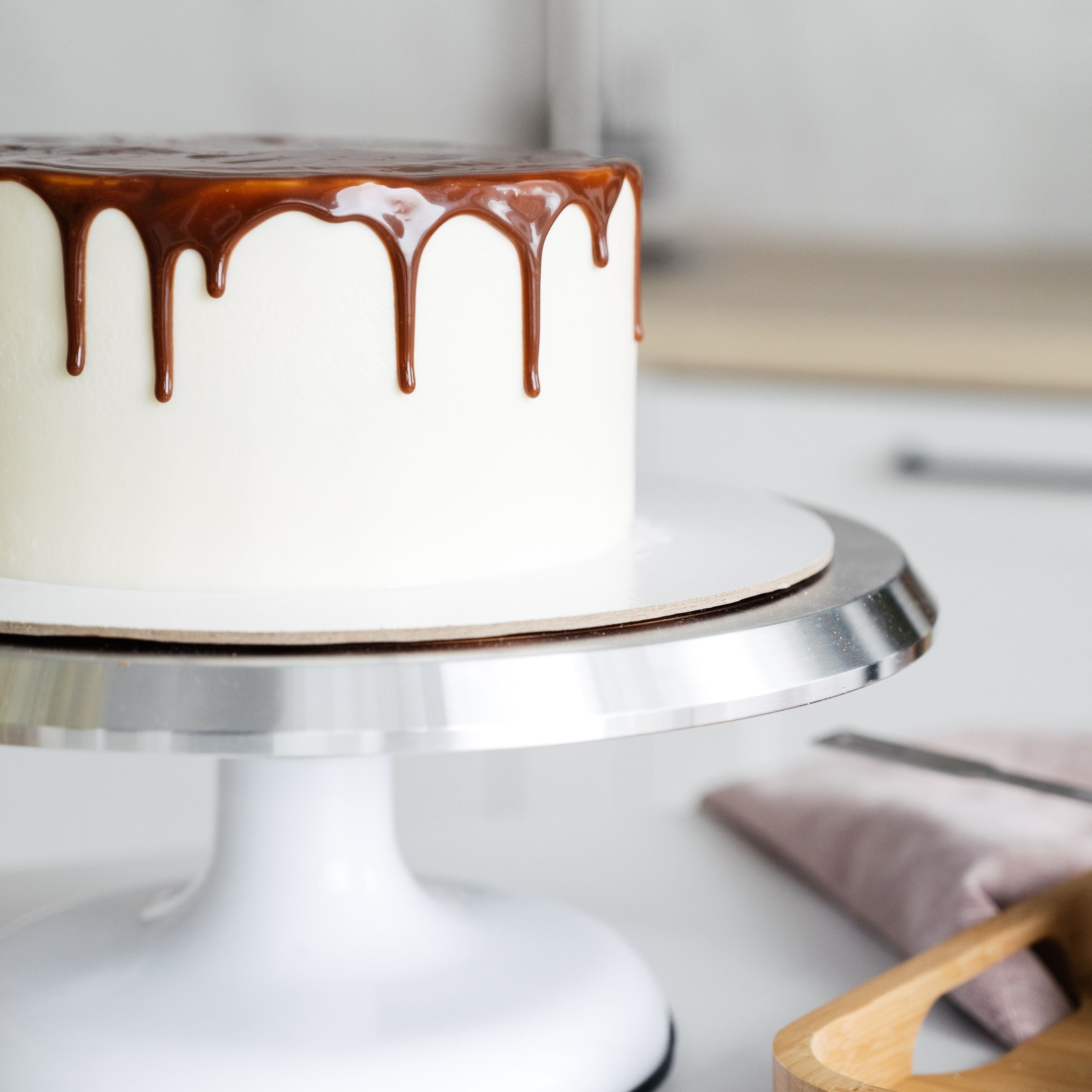 Round cake with fondant
