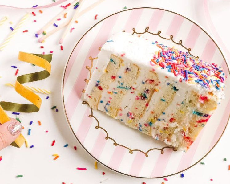 10 Easy and Creative Ways to Decorate a Cake