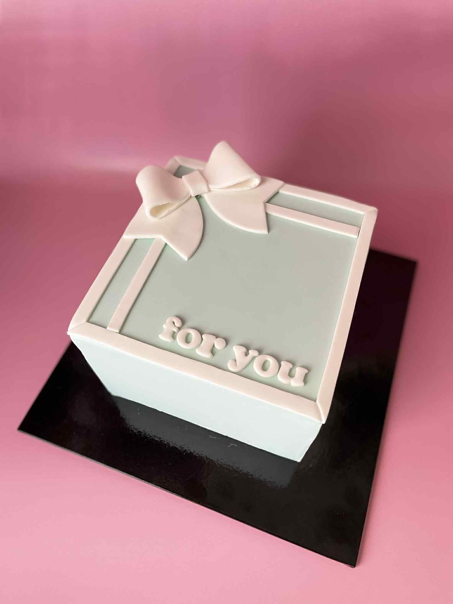 Gift Box Cake Workshop with Savvy Cakes - Castle Hill - Saturday 1 November, 2025