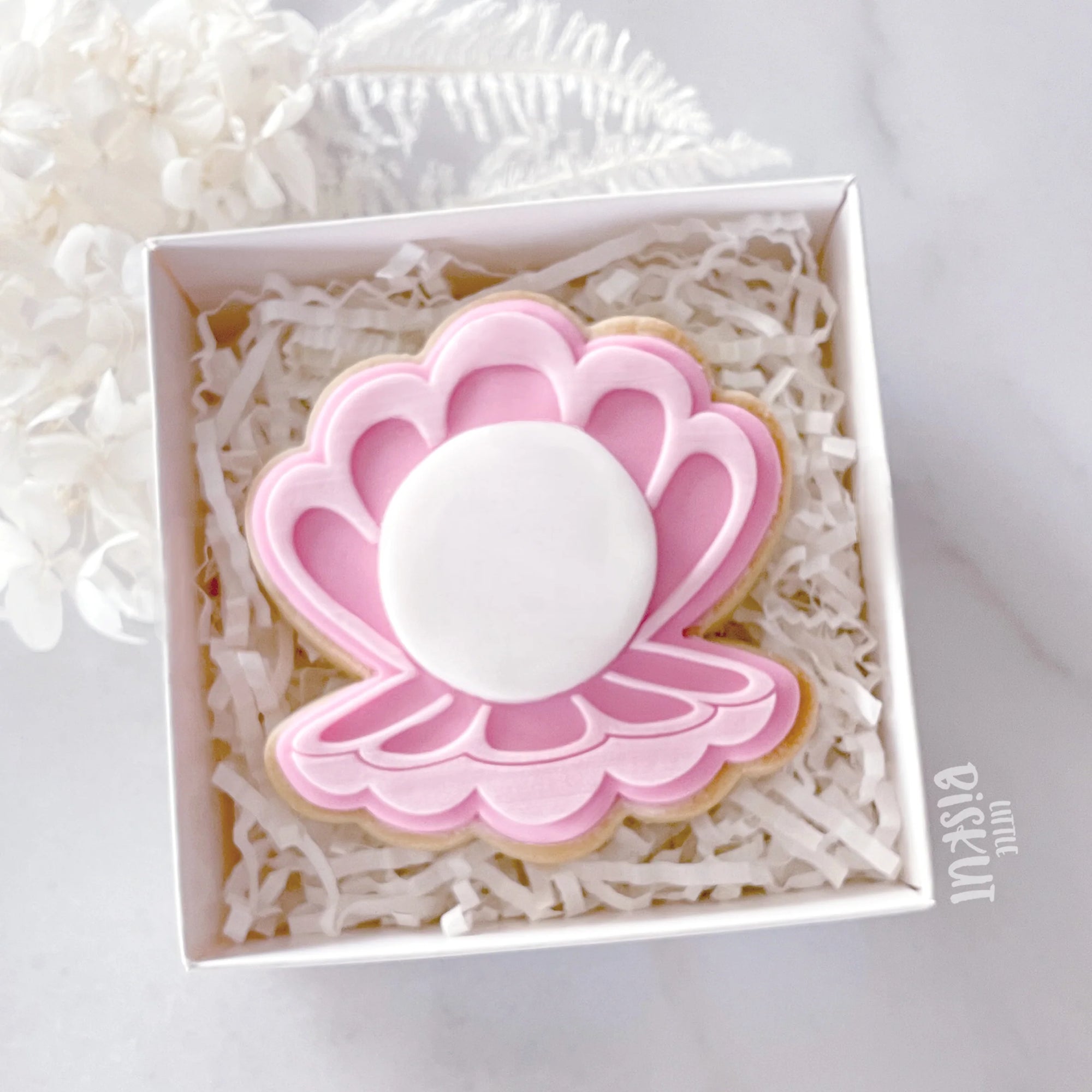 Clam Cutter and Debosser Set by Little Biskut