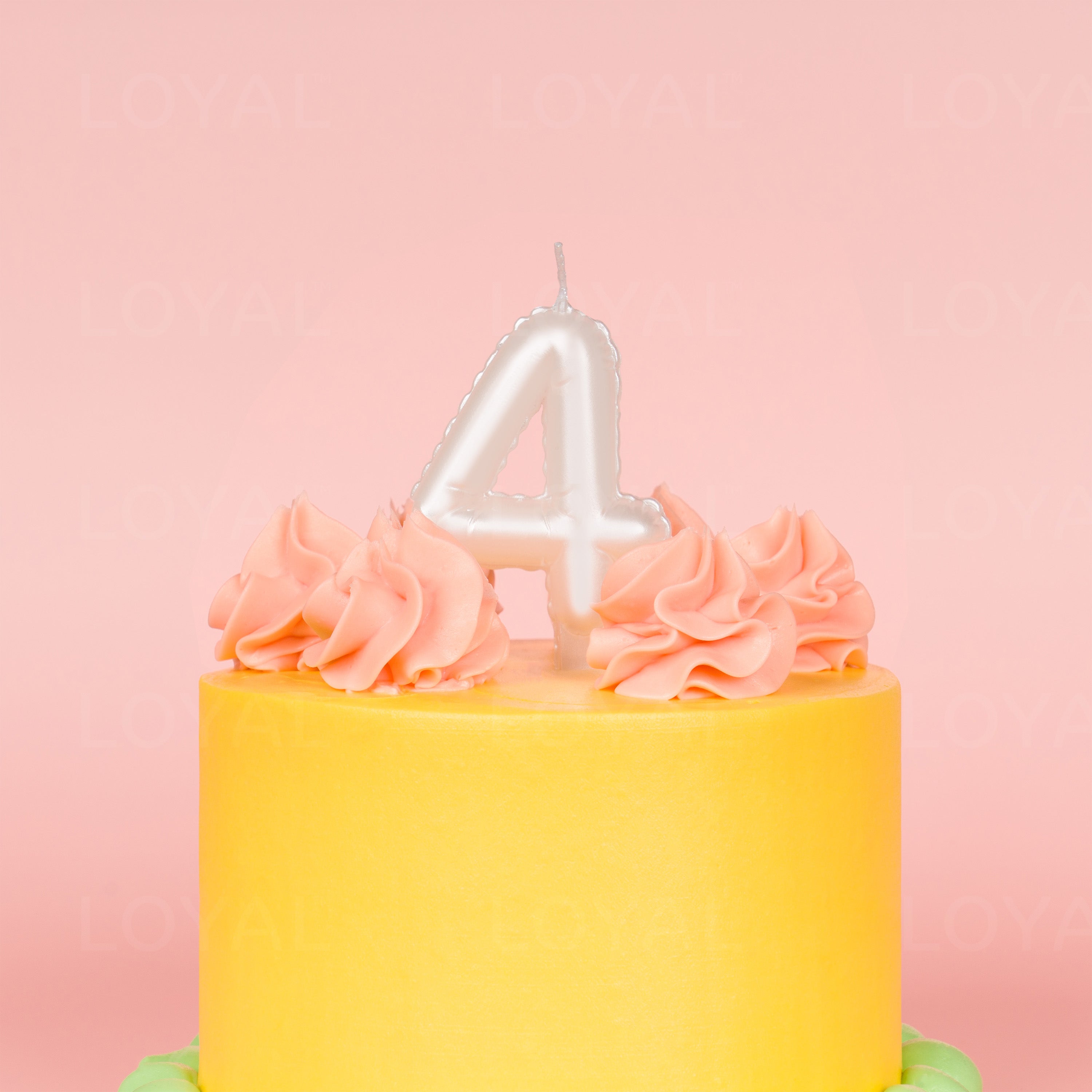 No 4 White Metallic Balloon Candle