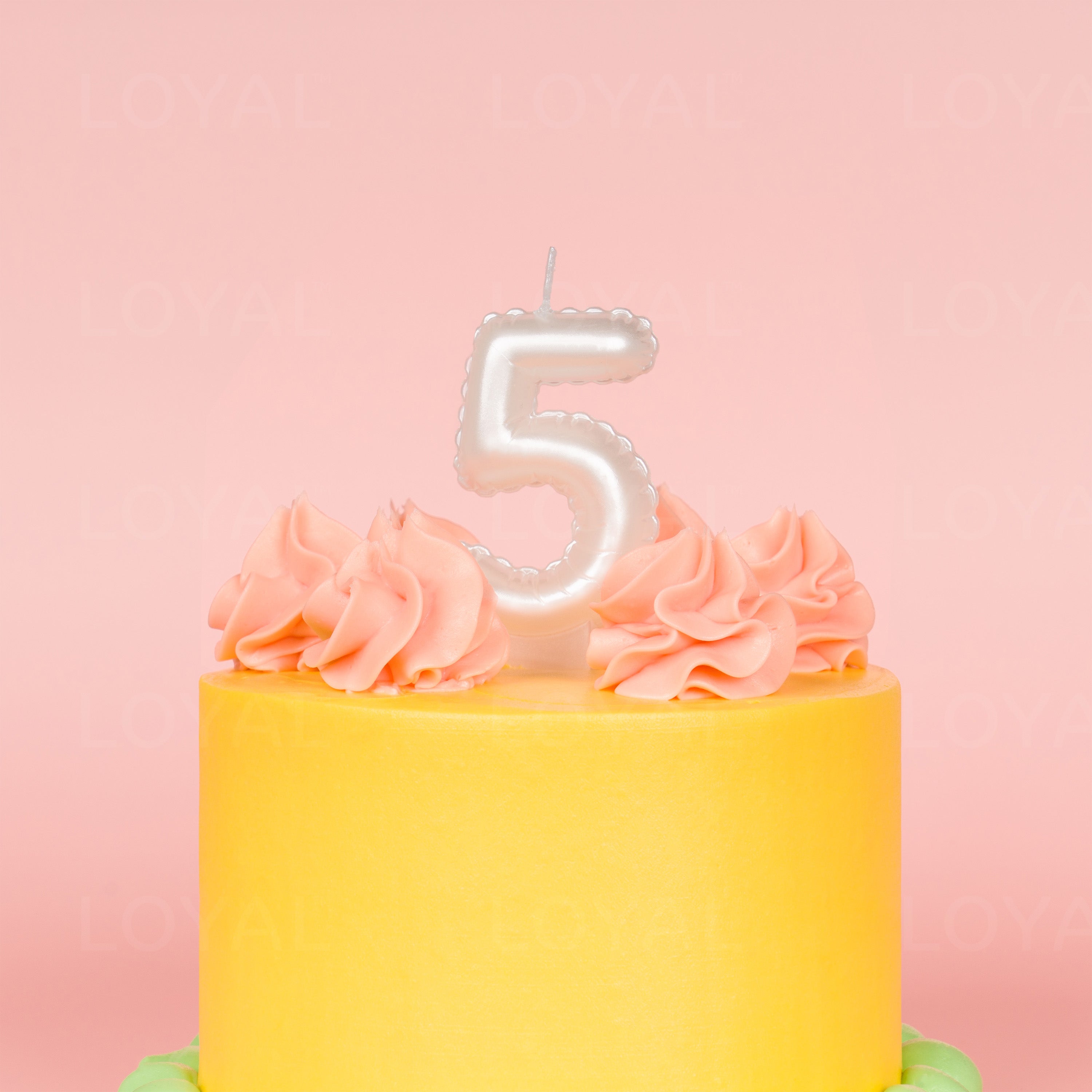 No 5 White Metallic Balloon Candle