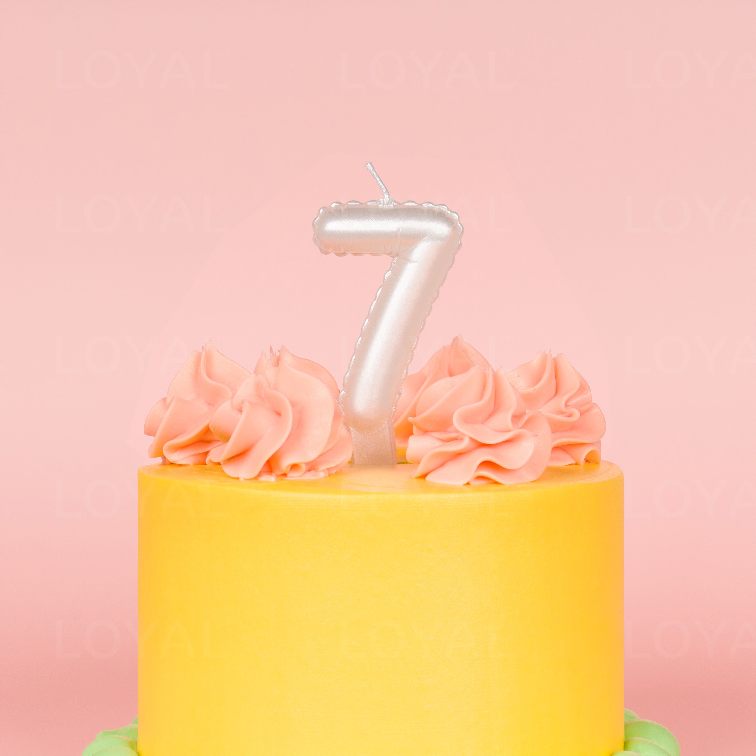 No 7 White Metallic Balloon Candle