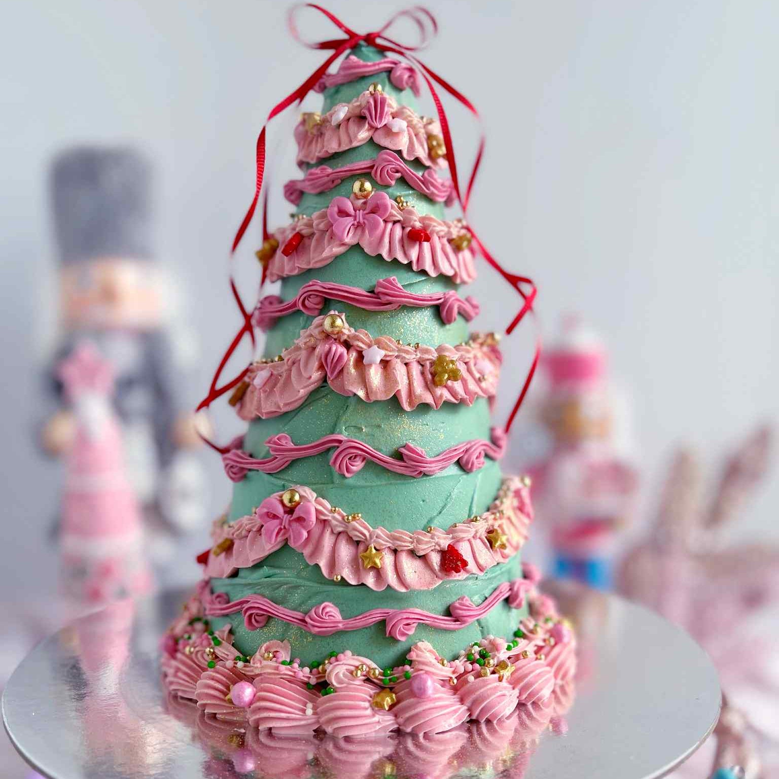 Vintage Christmas Tree with Dulce Trio Cakes, Online Workshop, Thursday 4th December, 7pm-9:30pm
