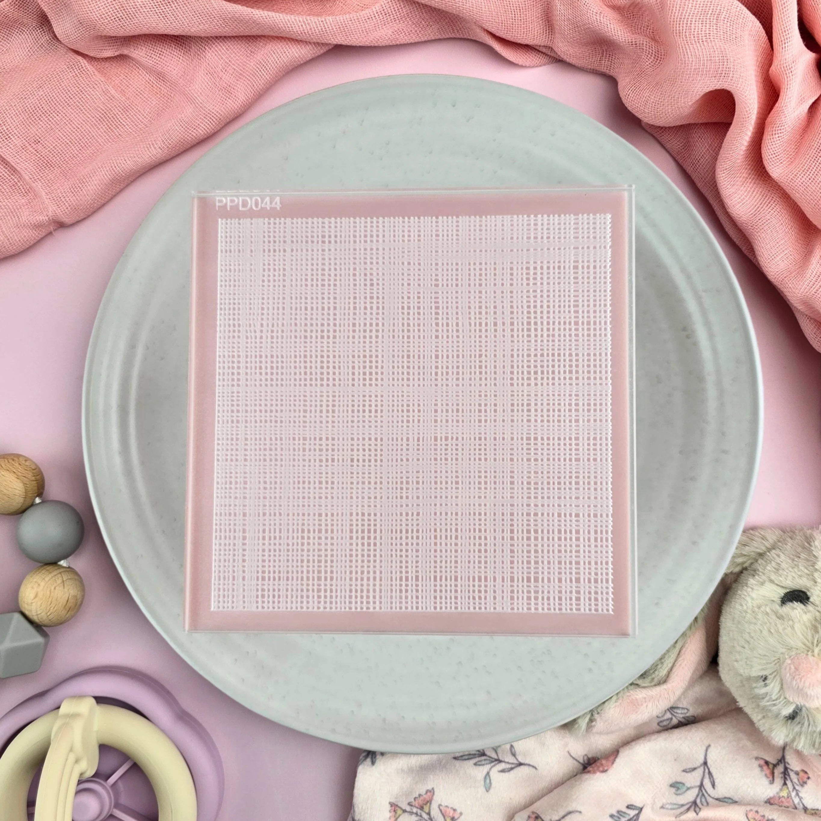 Linen Pattern Plate – Cake Decorating Central