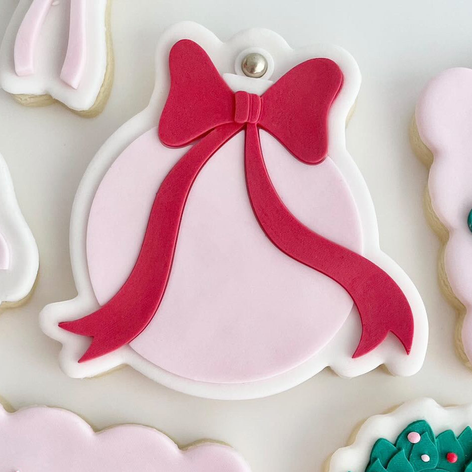 Simple Bauble with Ribbon Bow Debosser + Cutter Set