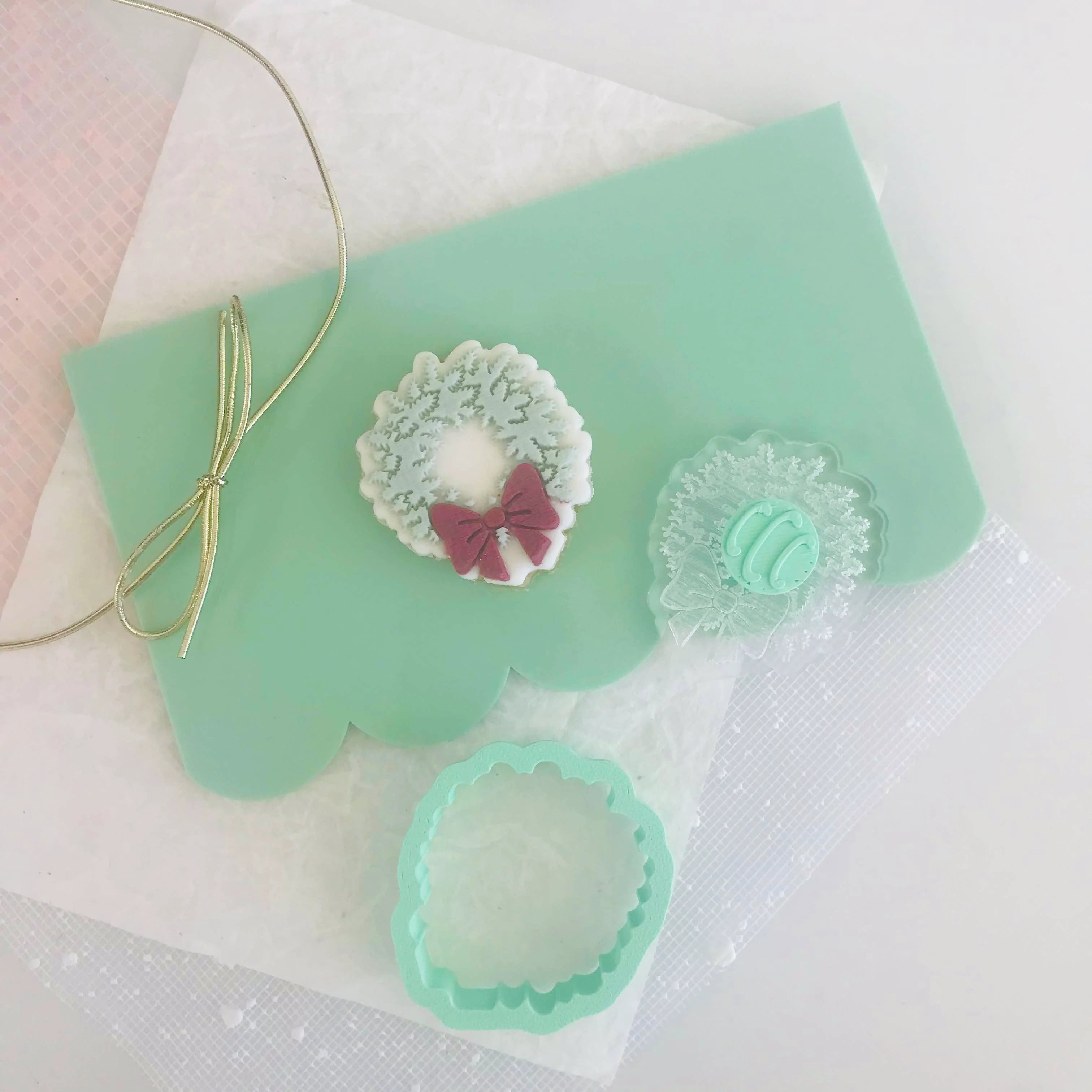 Christmas Wreath Cookie Cutter and Debosser Set