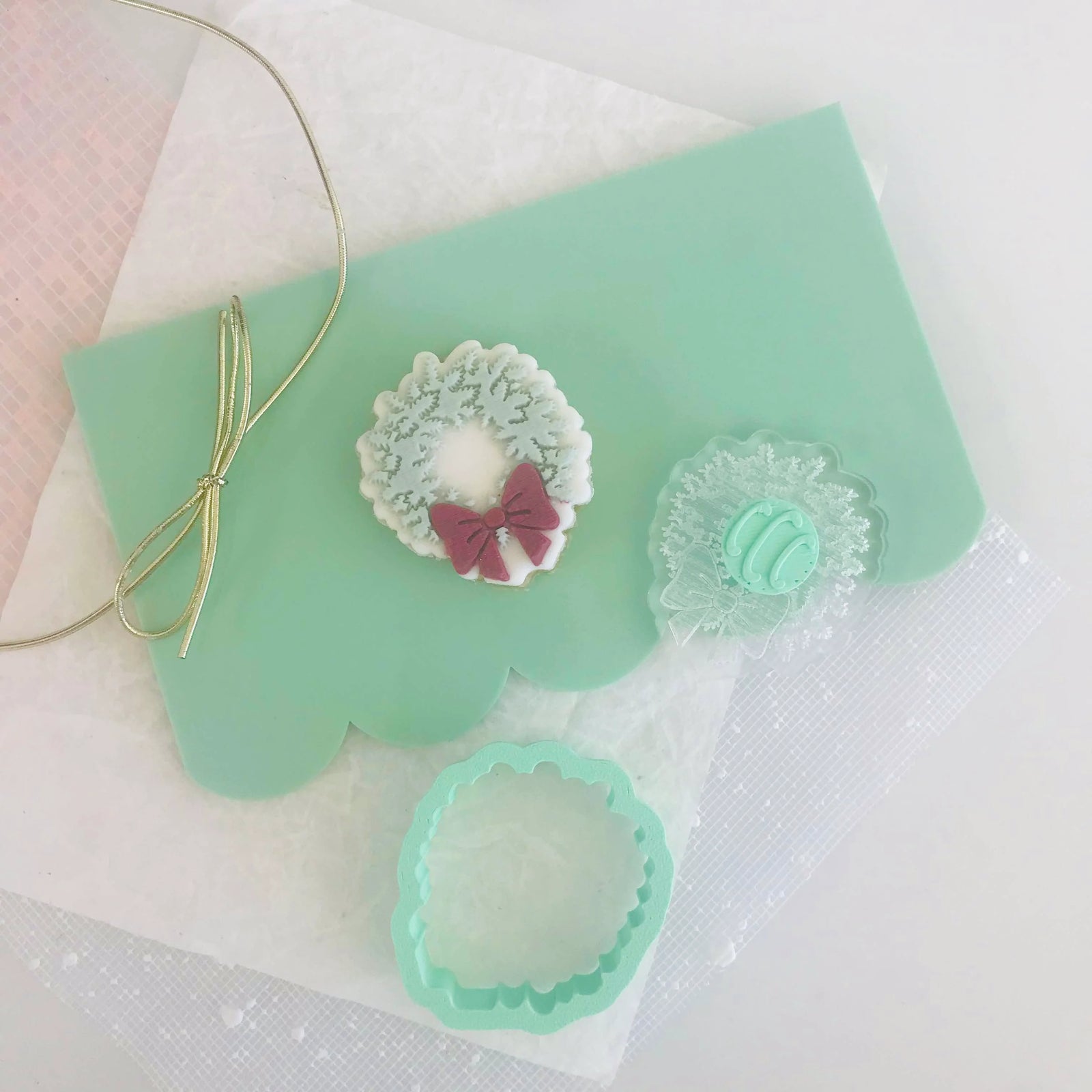 Christmas Wreath Cookie Cutter and Debosser Set