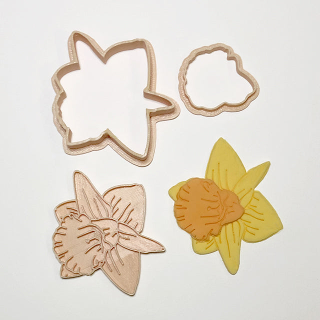 DAFFODIL CUTTER + EMBOSSER SET by Little Biskut