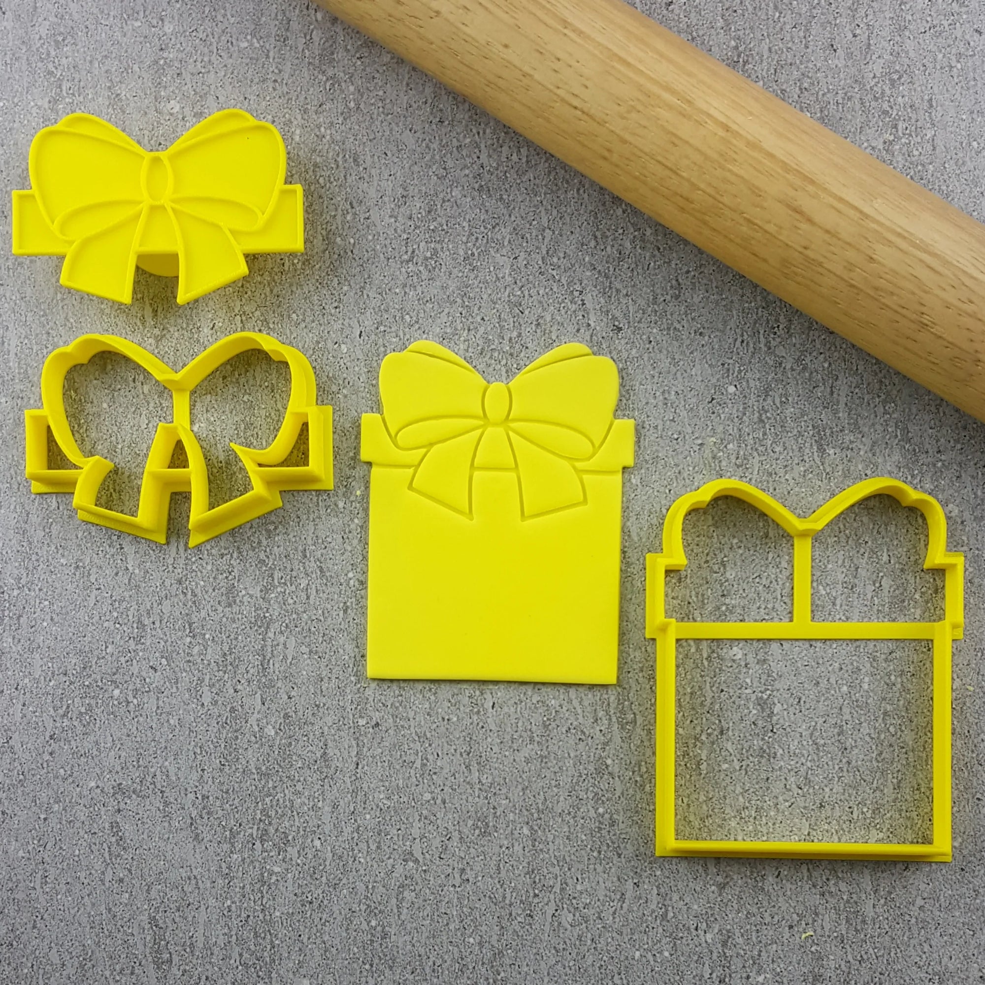 PRESENT COOKIE DEBOSSER + CUTTER SET