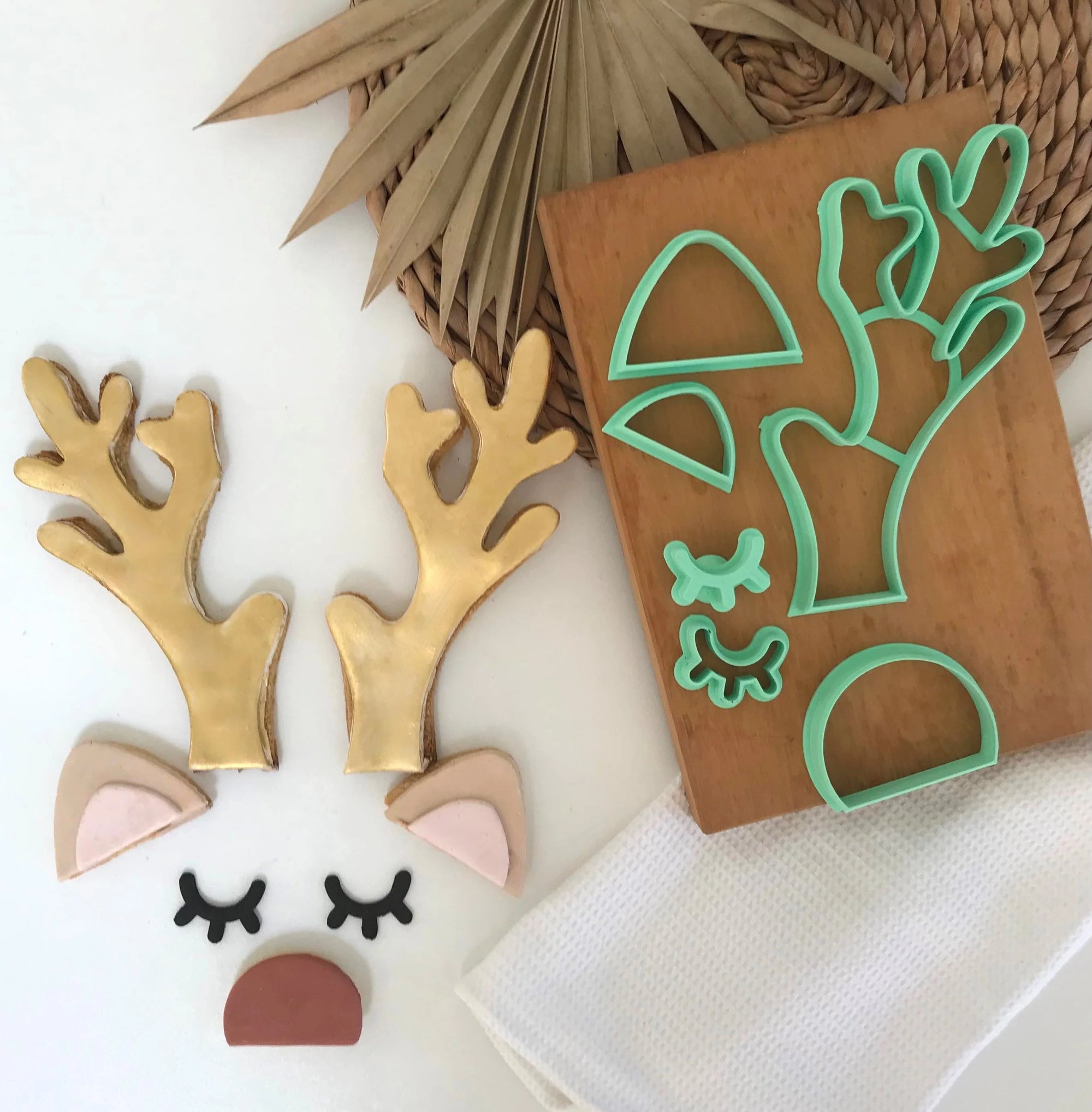 REINDEER FACE CAKE COOKIE CUTTER SET by Sweet P