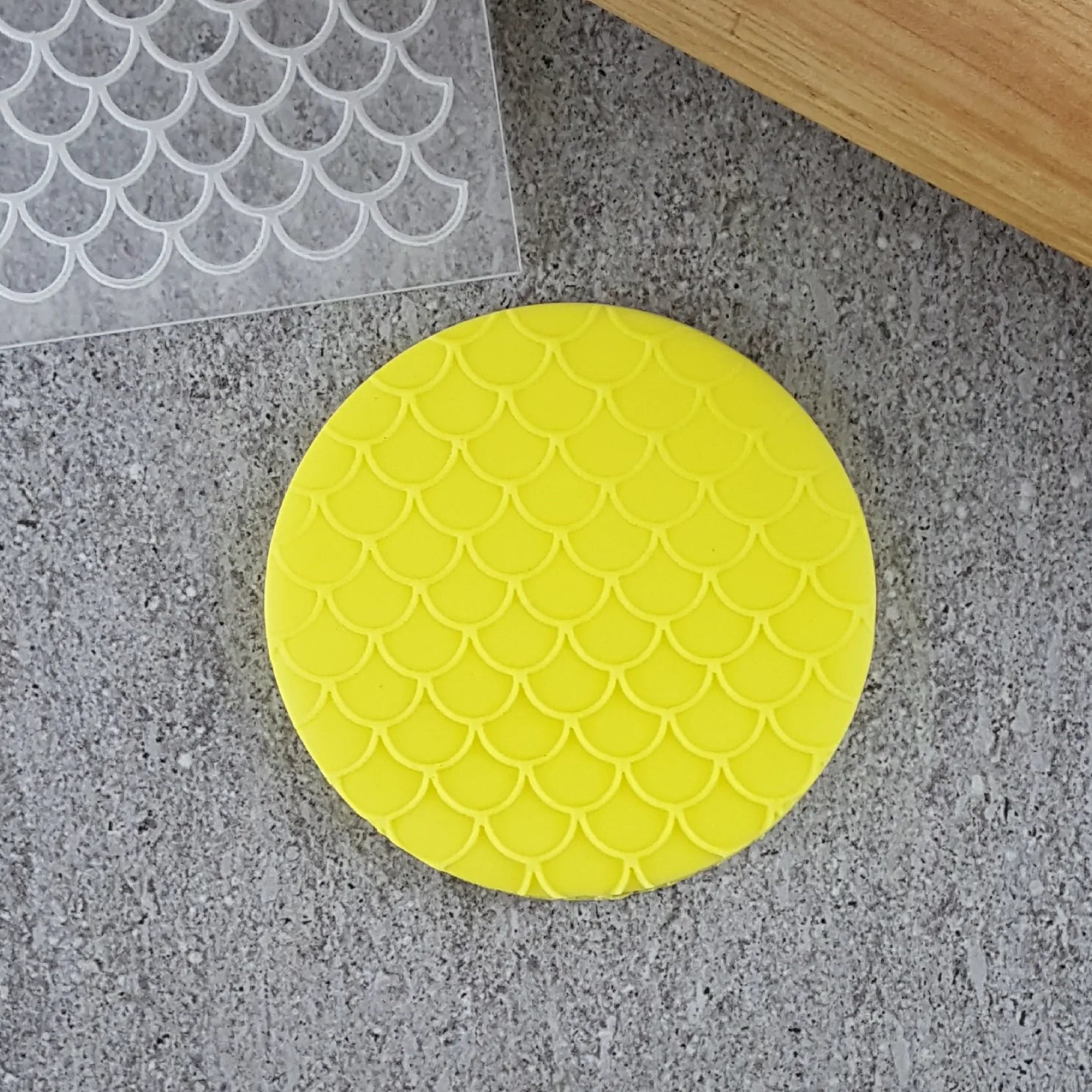 Scales Pattern Plate